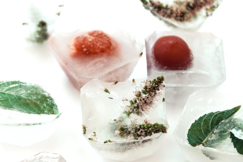 DIY: Blüten-& Beeren-Eiswürfel
